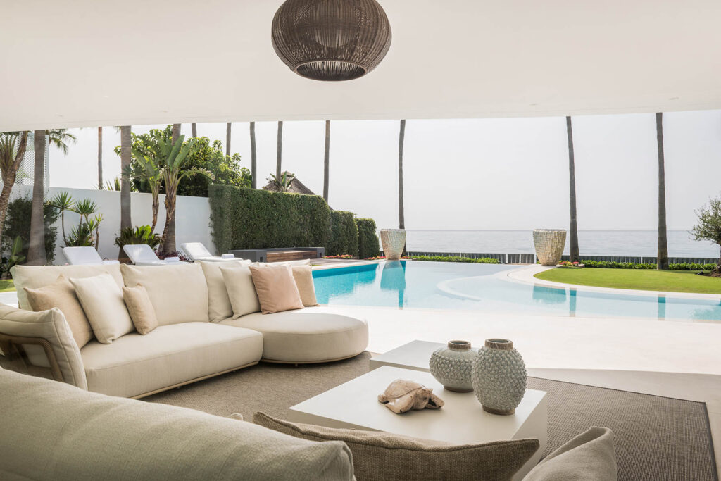 Integration of indoor and outdoor spaces in Marbella
