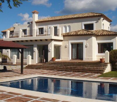 Villa de lujo desarrollada por nuestra constructora en Estepona