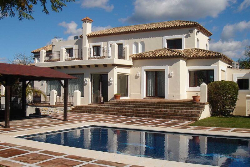 Villa de lujo desarrollada por nuestra constructora en Estepona